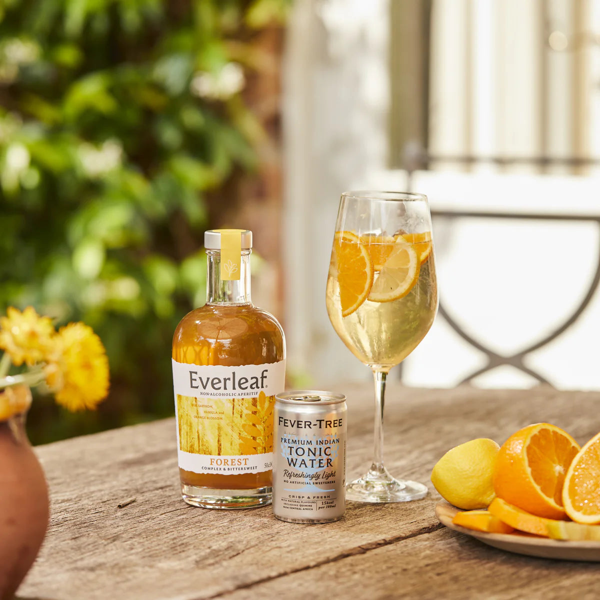 Everleaf Forest perfect serve with a can of Fever-Tree light tonic